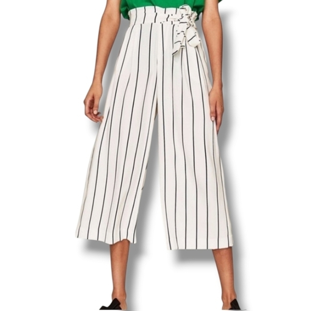 Zara Trafaluc white and black stripe high paper bag waist wide leg crop pants M